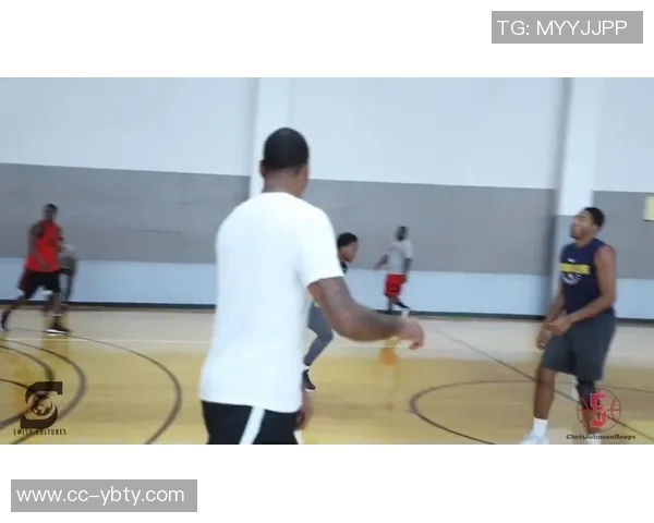 布克谈防守经验与平衡技巧展现自信心态